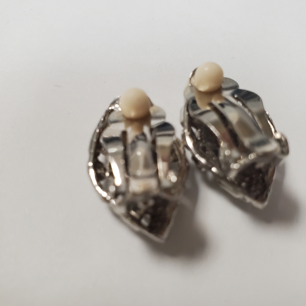 Silvertone and Black Stone Clip Earrings. NWOT - Picture 2 of 3